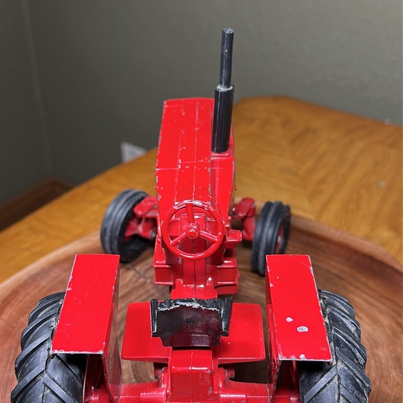 ERTL Vintage Farmall International Harvester 966 - 1/16 scale - Picture 14 of 17